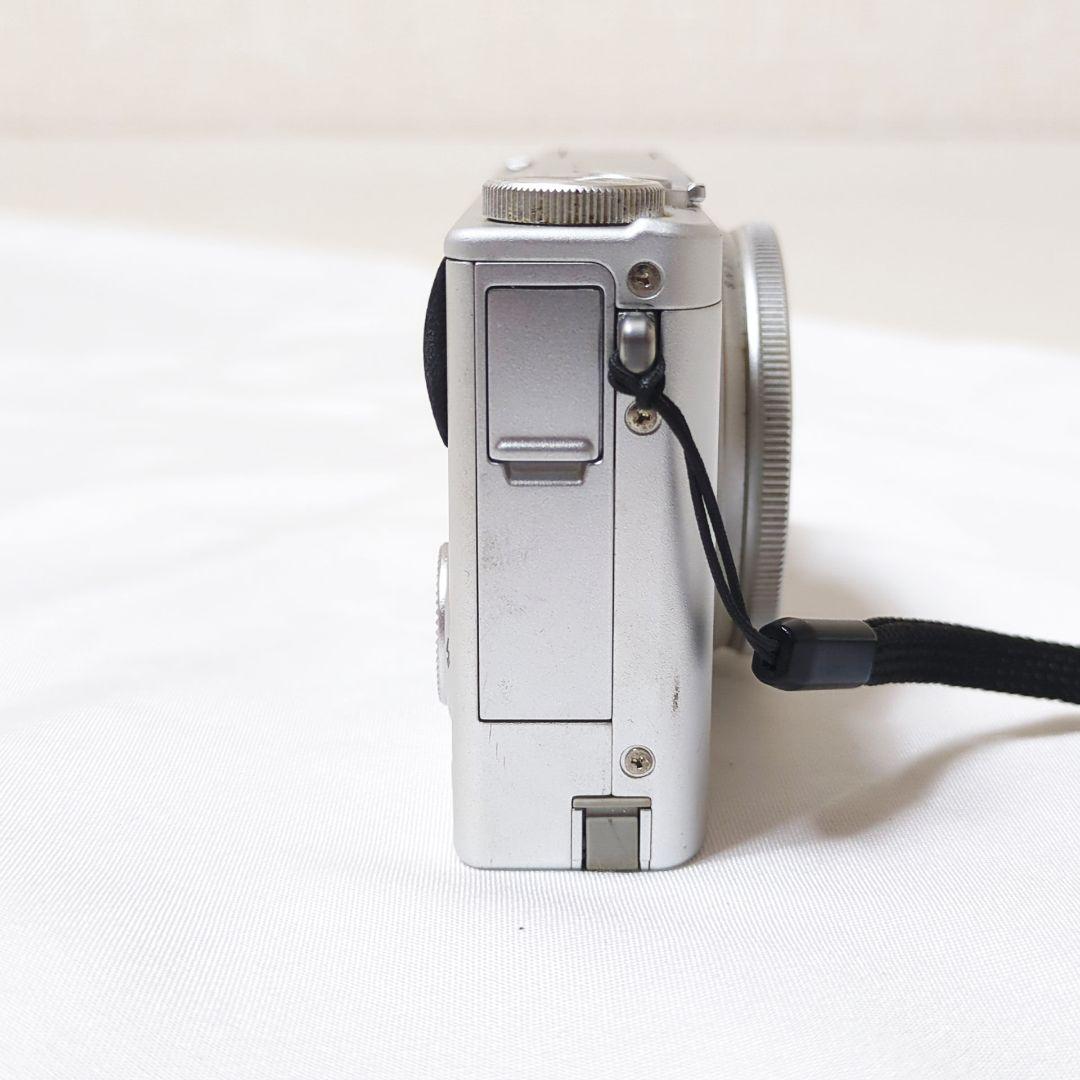 FUJIFILM XQ1 シルバー コンパクトデジタルカメラ