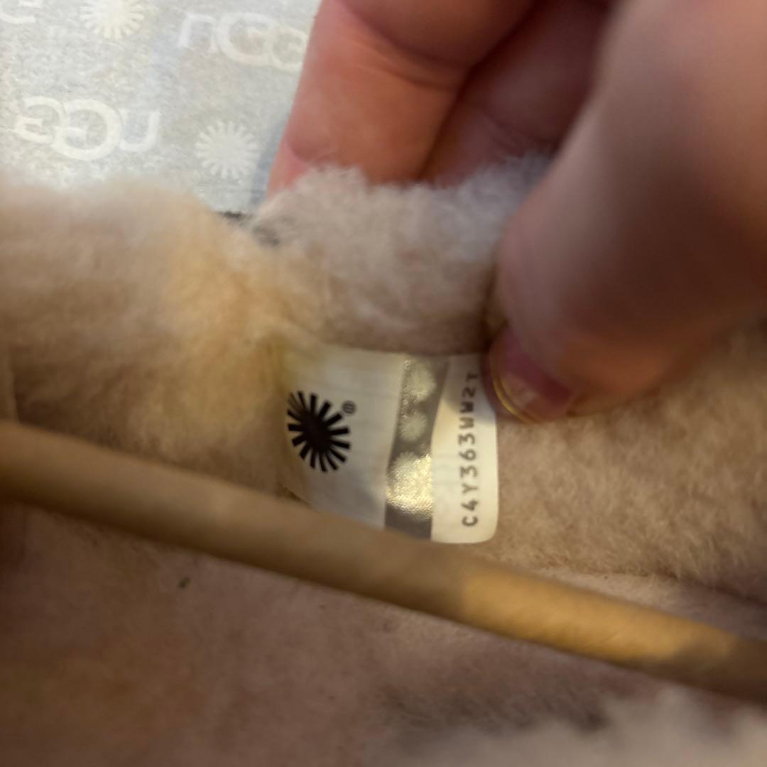 新品　未使用　UGG ブラック モカシン　DAKOTA 8 Jp:25センチ