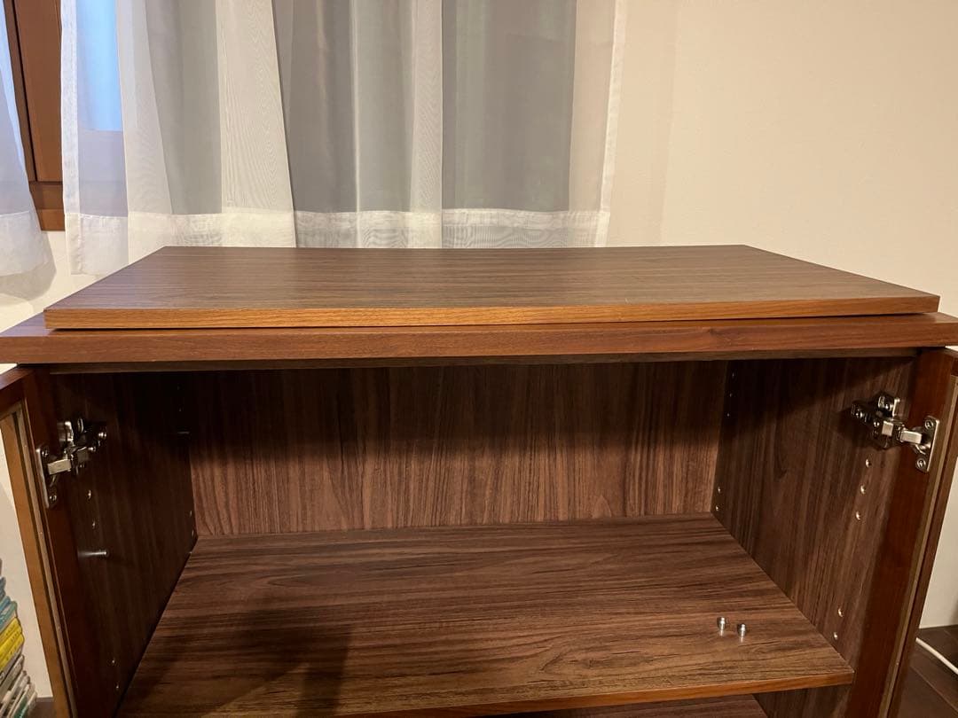 無印良品　木製キャビネット ウォールナット材　ガラス扉　脚付き