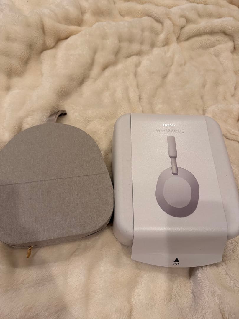 グレー ワイヤレスヘッドホン 専用ケース付き