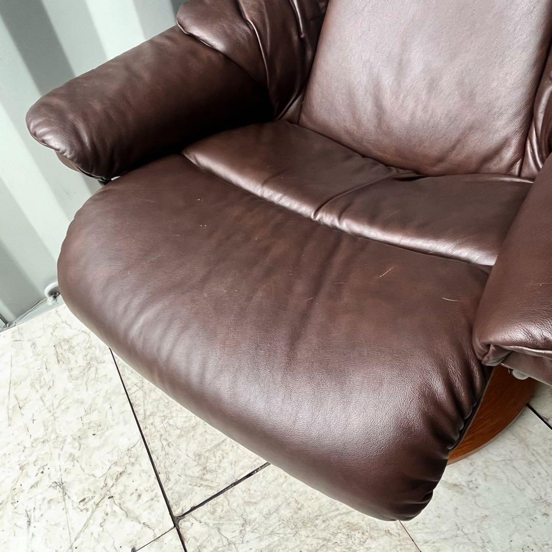 取付無料！エコーネス ストレスレス レノ 本革テーブル付きチェア・オットマン✨