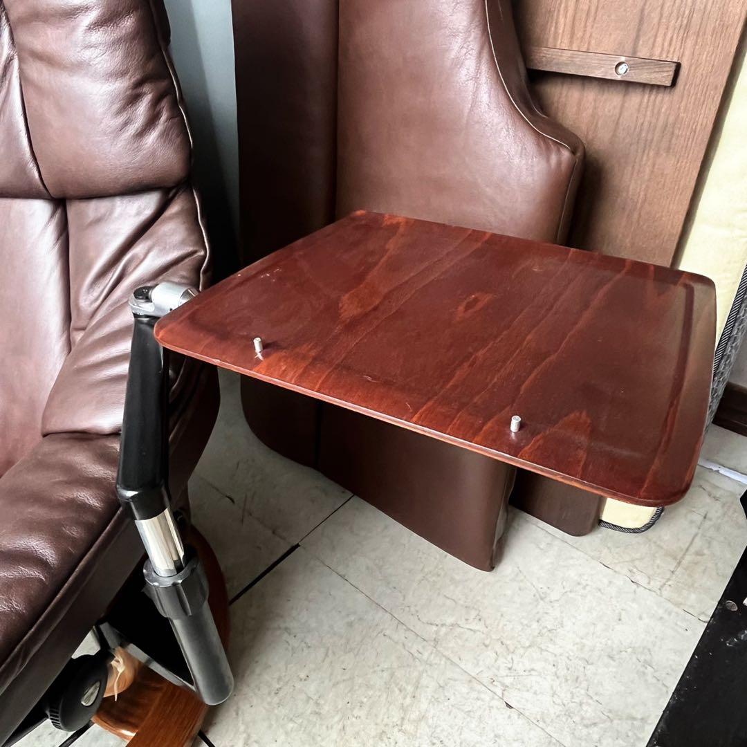 取付無料！エコーネス ストレスレス レノ 本革テーブル付きチェア・オットマン✨