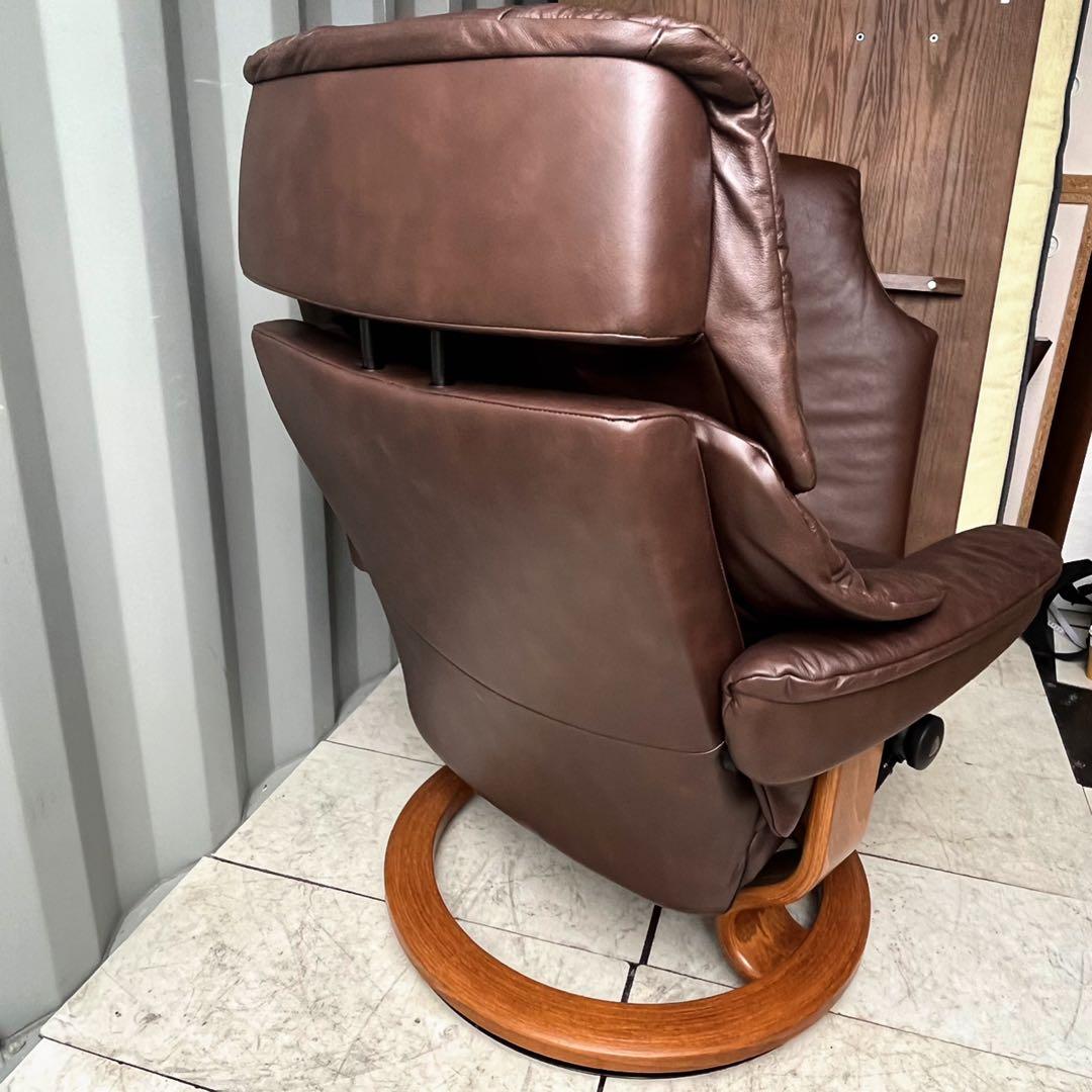 取付無料！エコーネス ストレスレス レノ 本革テーブル付きチェア・オットマン✨