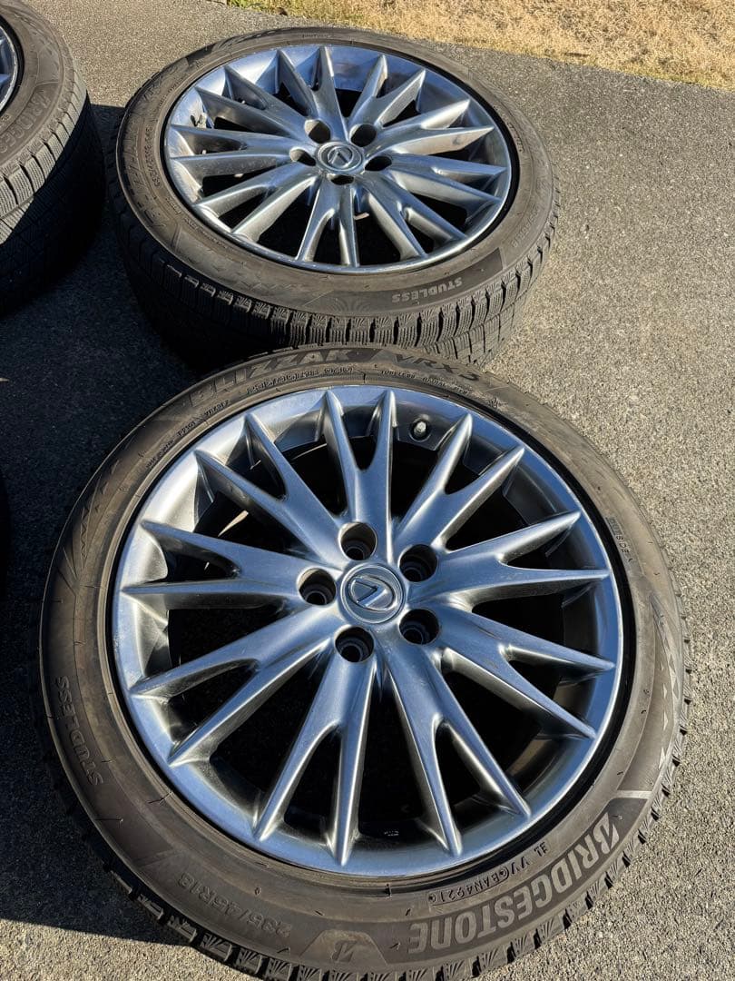 レクサスGSスタッドレスタイヤブリザックVRX3 21年製造　235/45R18