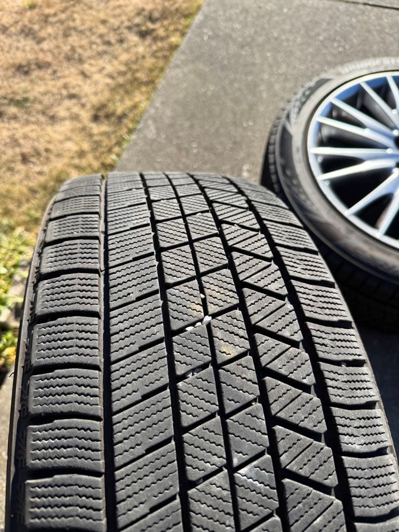 レクサスGSスタッドレスタイヤブリザックVRX3 21年製造　235/45R18