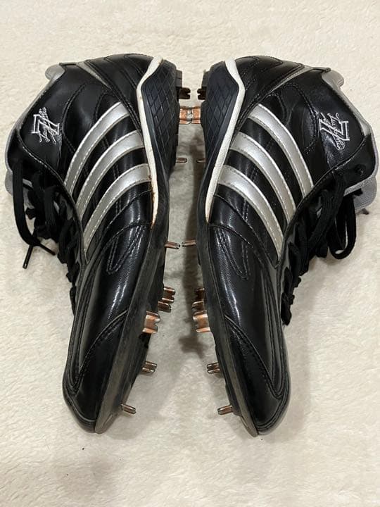 元阪神タイガース西岡選手実使用スパイク