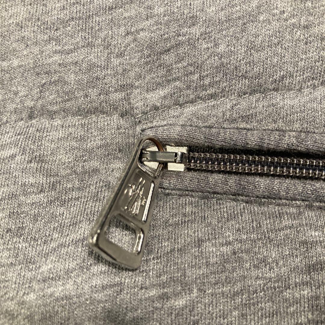 モンクレール　ダウンベスト　グレー　メンズ