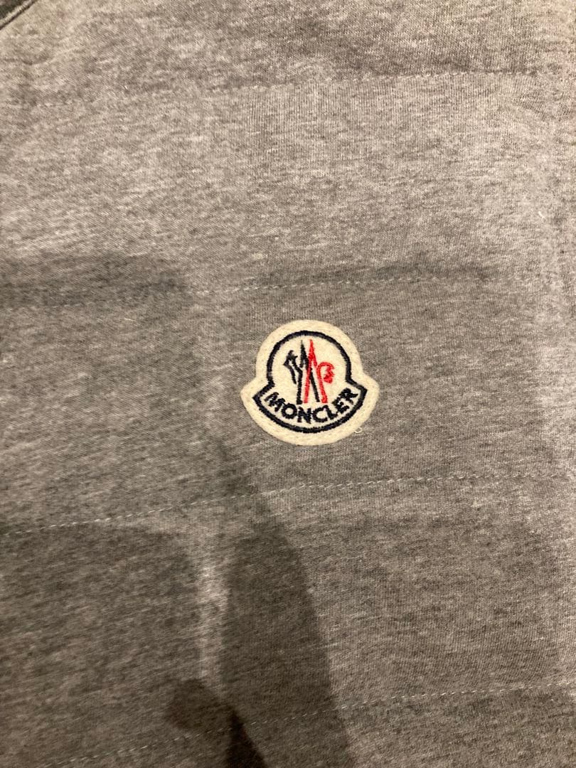 モンクレール　ダウンベスト　グレー　メンズ