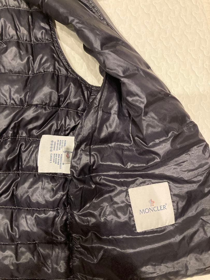 モンクレール　ダウンベスト　グレー　メンズ