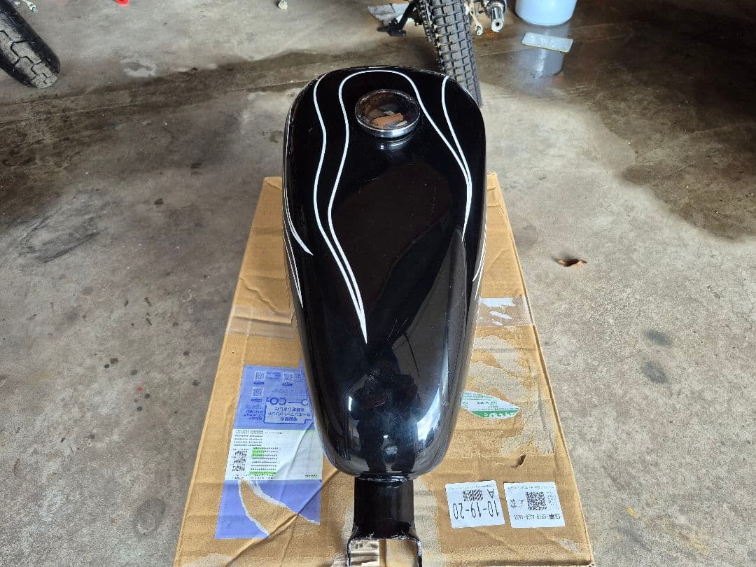 2004年式　XL883 純正タンク