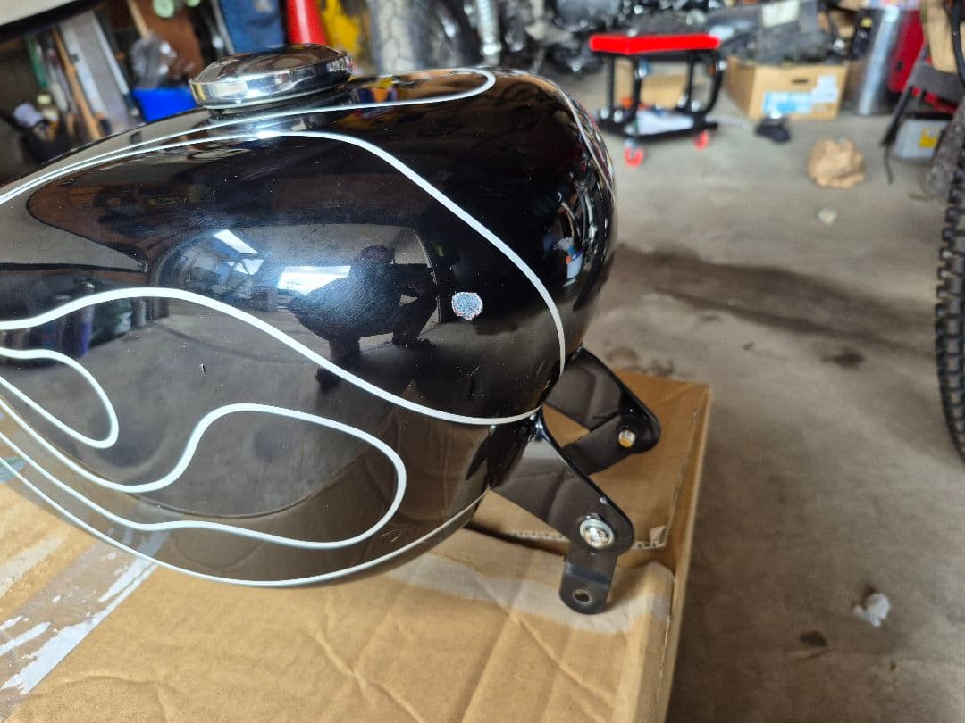 2004年式　XL883 純正タンク