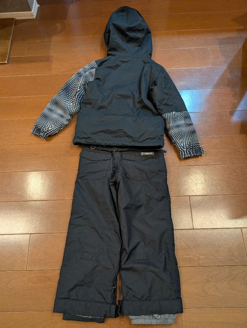 VOLCOM BURTON 子ども用スノーボードウェア　上下セット