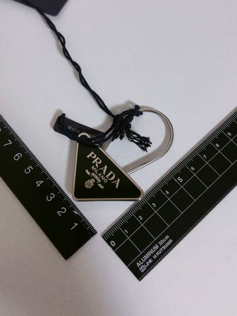 プラダ　PRADA キーホルダー　キーリング　三角ロゴ　未使用品