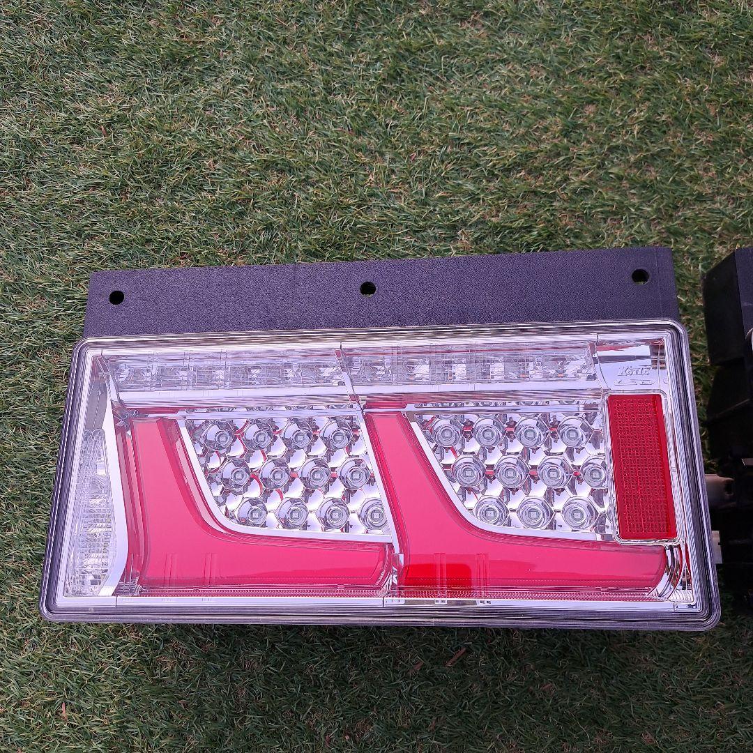 小糸Ｌ型２連LEDテールランプ クリア/レッド左右セット ２４V 新車取り外し品