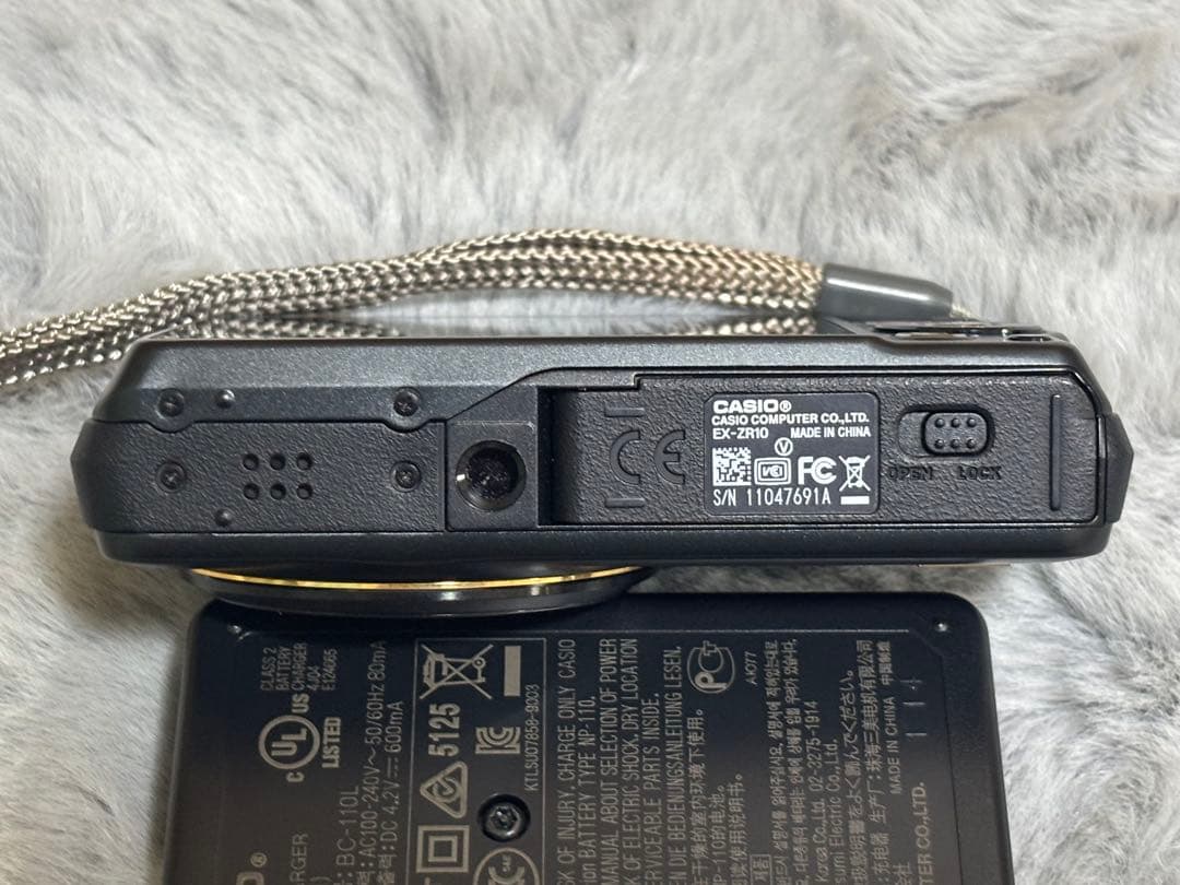 CASIO EXILIM EX-ZR10 ブラック デジカメ