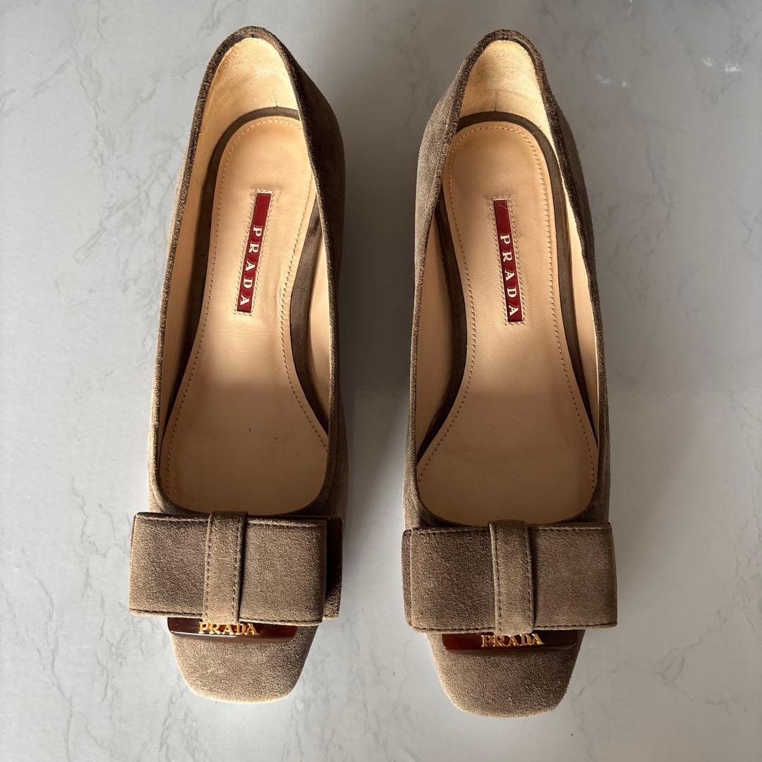 PRADA ベージュ スエード フラットシューズ