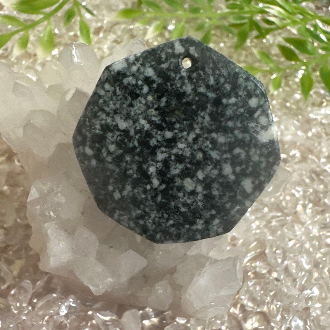 【ゆゆん】遠野龍神石　八卦　縁起の良い八角カット　星型五芒星彫刻入