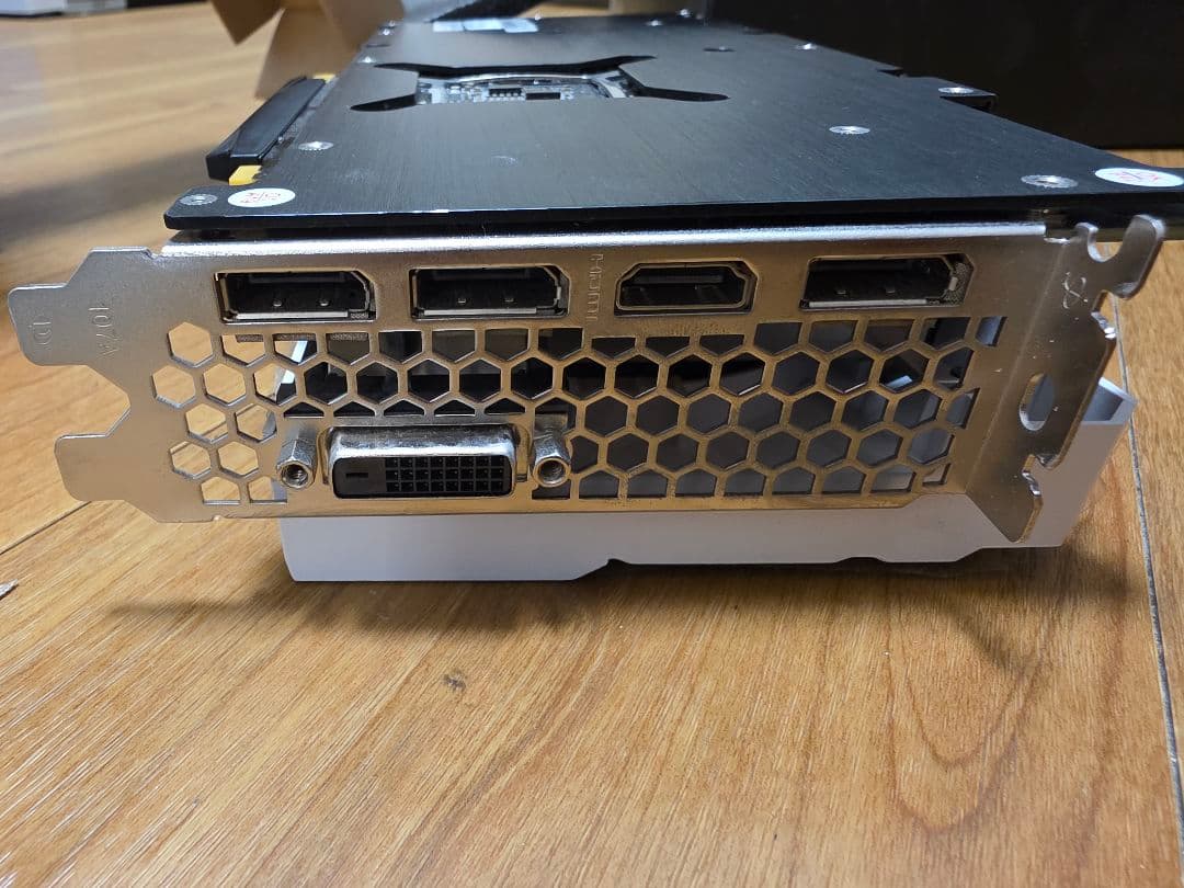 GIGABYTE GTX1070 Ti グラフィックカード