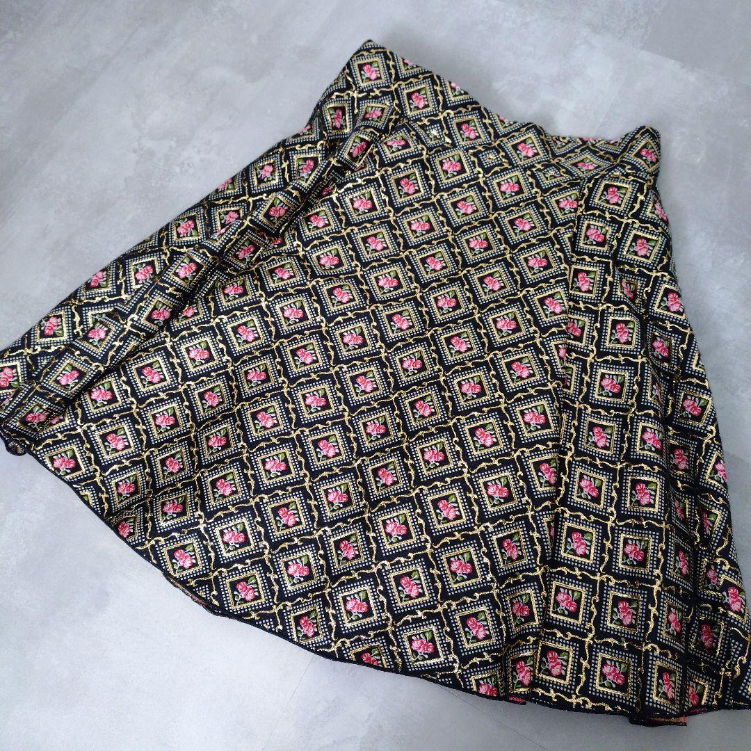 DOLCE & GABBANA　ミニプリーツブロケードスカート　花柄刺繍スカート