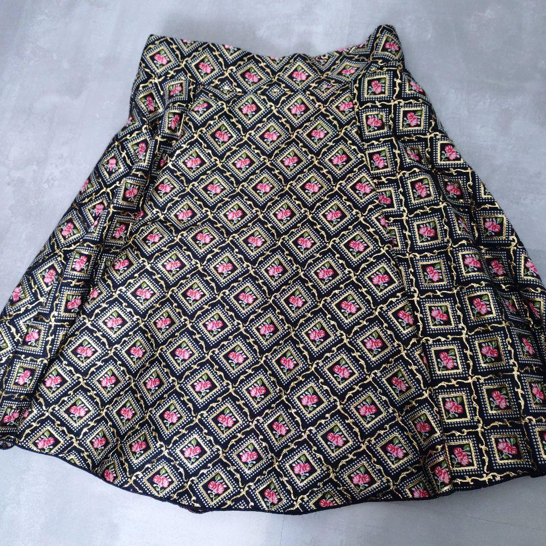 DOLCE & GABBANA　ミニプリーツブロケードスカート　花柄刺繍スカート