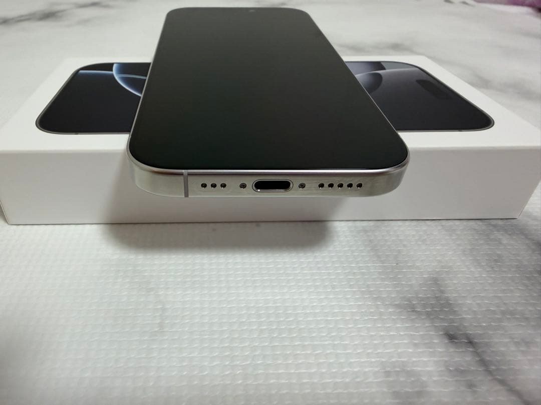 iPhone 16 Pro 128GB ホワイトチタニウム ケース付き