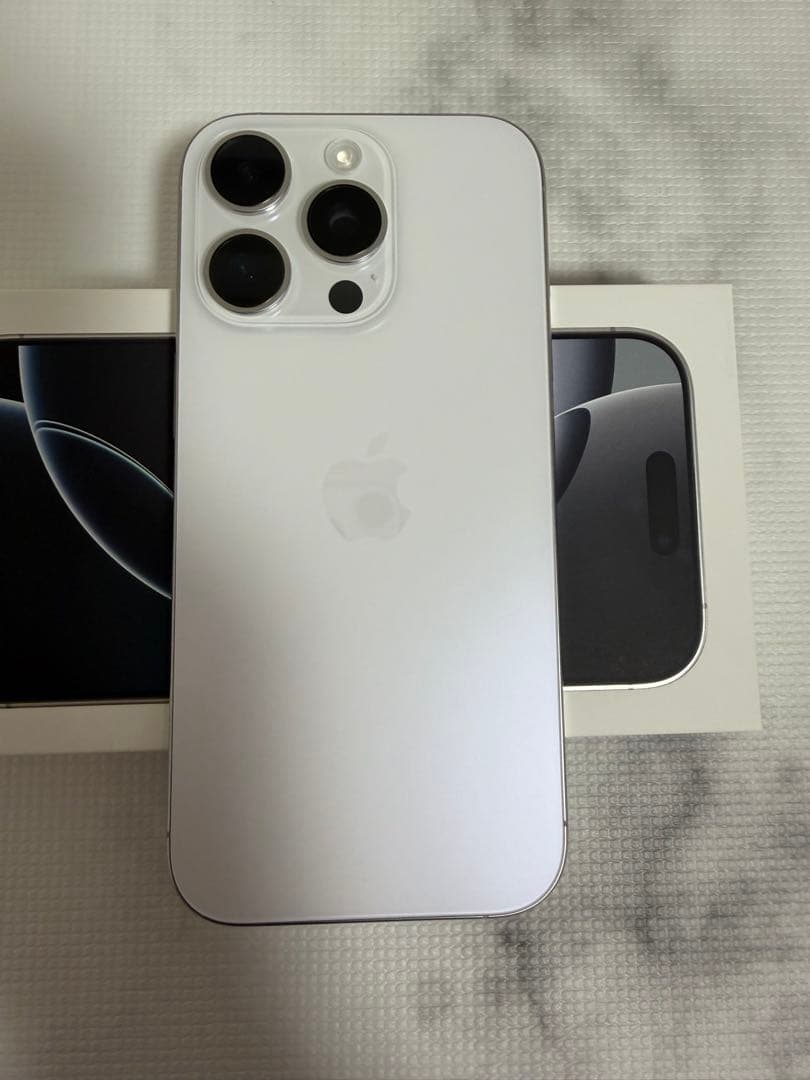 iPhone 16 Pro 128GB ホワイトチタニウム ケース付き