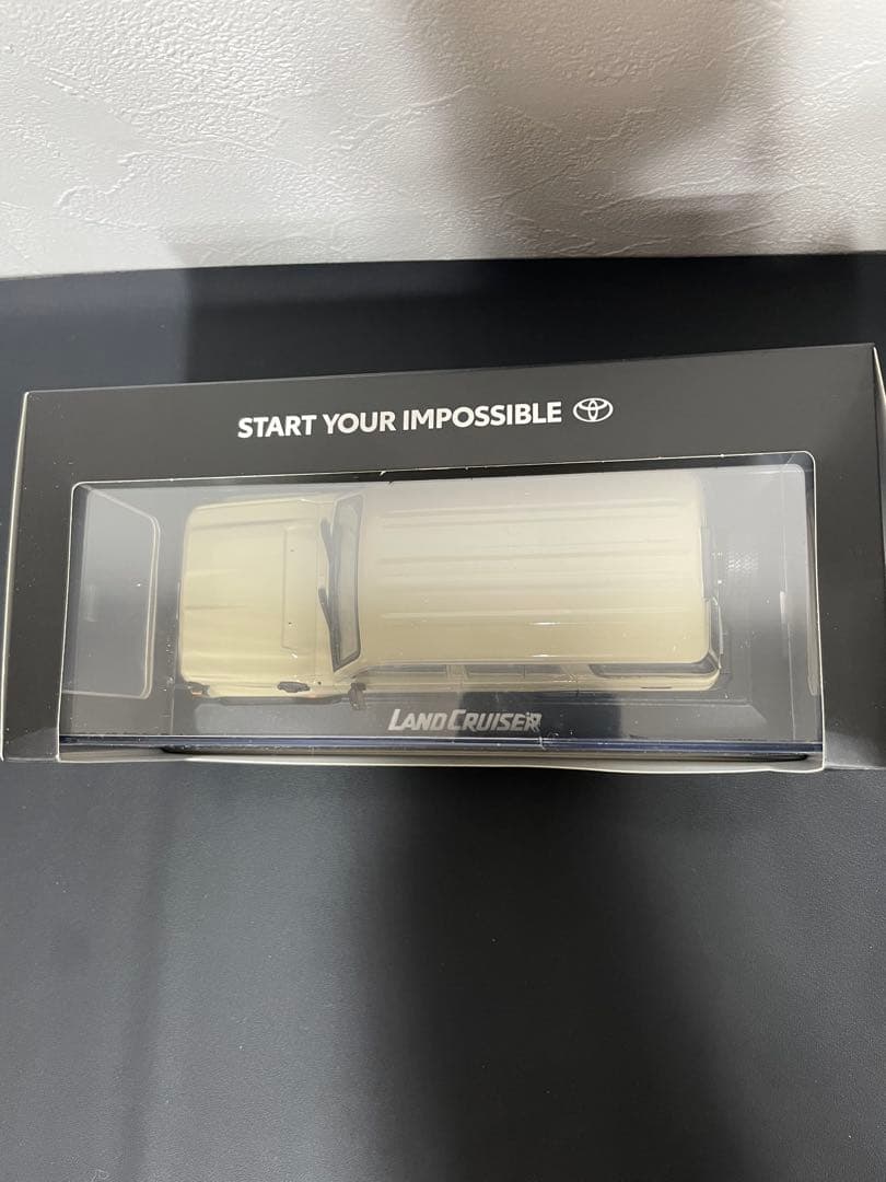 未使用　ランドクルーザー70 色見本 ミニカー 1/30サイズ ベージュ 非売品