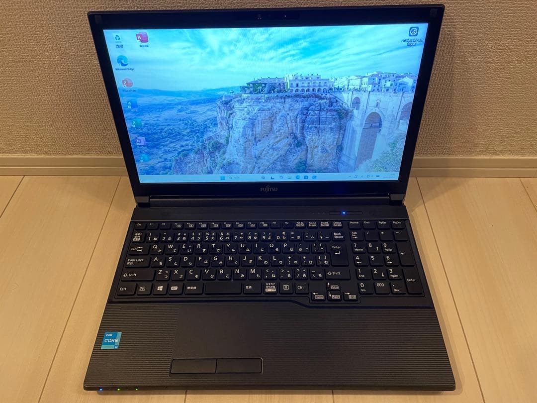 富士通 A5511/G i3-1125G4 8GB 256GB Office