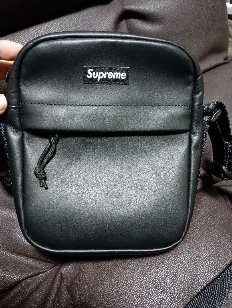 Supreme　23FW　レザーショルダーバッグ　ブラック