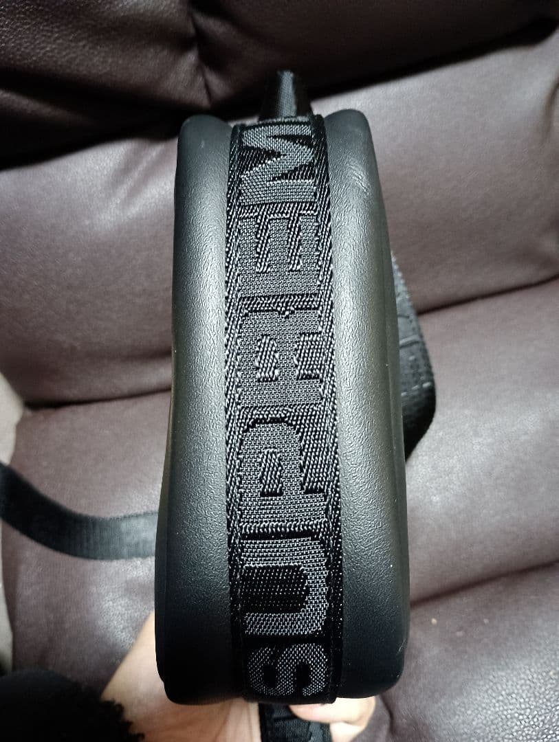 Supreme　23FW　レザーショルダーバッグ　ブラック