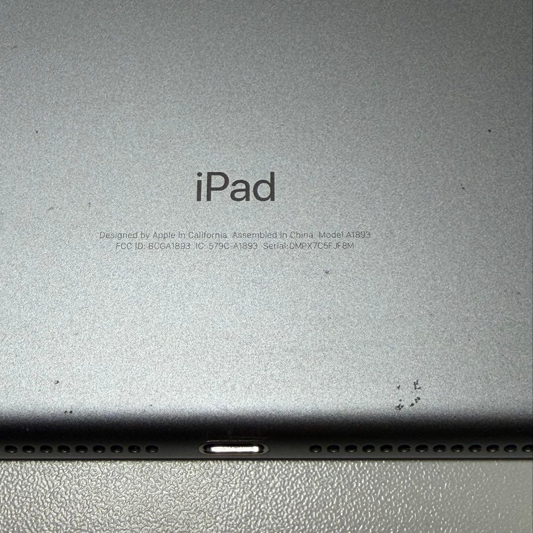 iPad (第6世代) 9.7インチ 128GB シルバー 本体　保護フィルム付