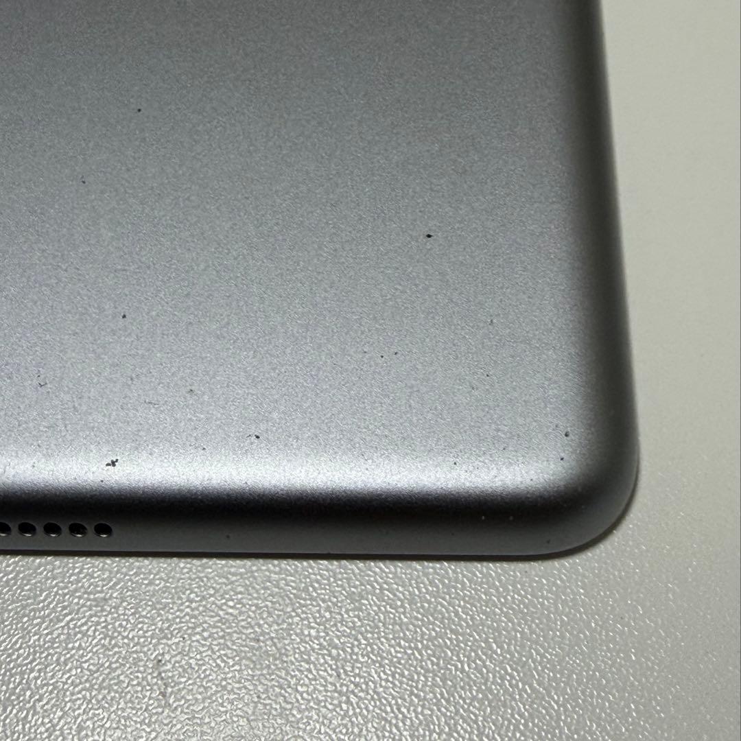 iPad (第6世代) 9.7インチ 128GB シルバー 本体　保護フィルム付