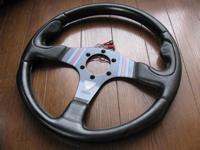 MOMO MARTINI RACING 　マルティニ　レーシング　バージョン