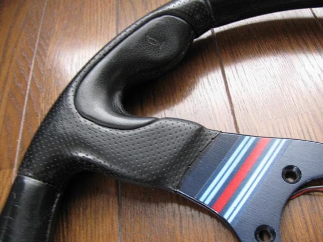 MOMO MARTINI RACING 　マルティニ　レーシング　バージョン