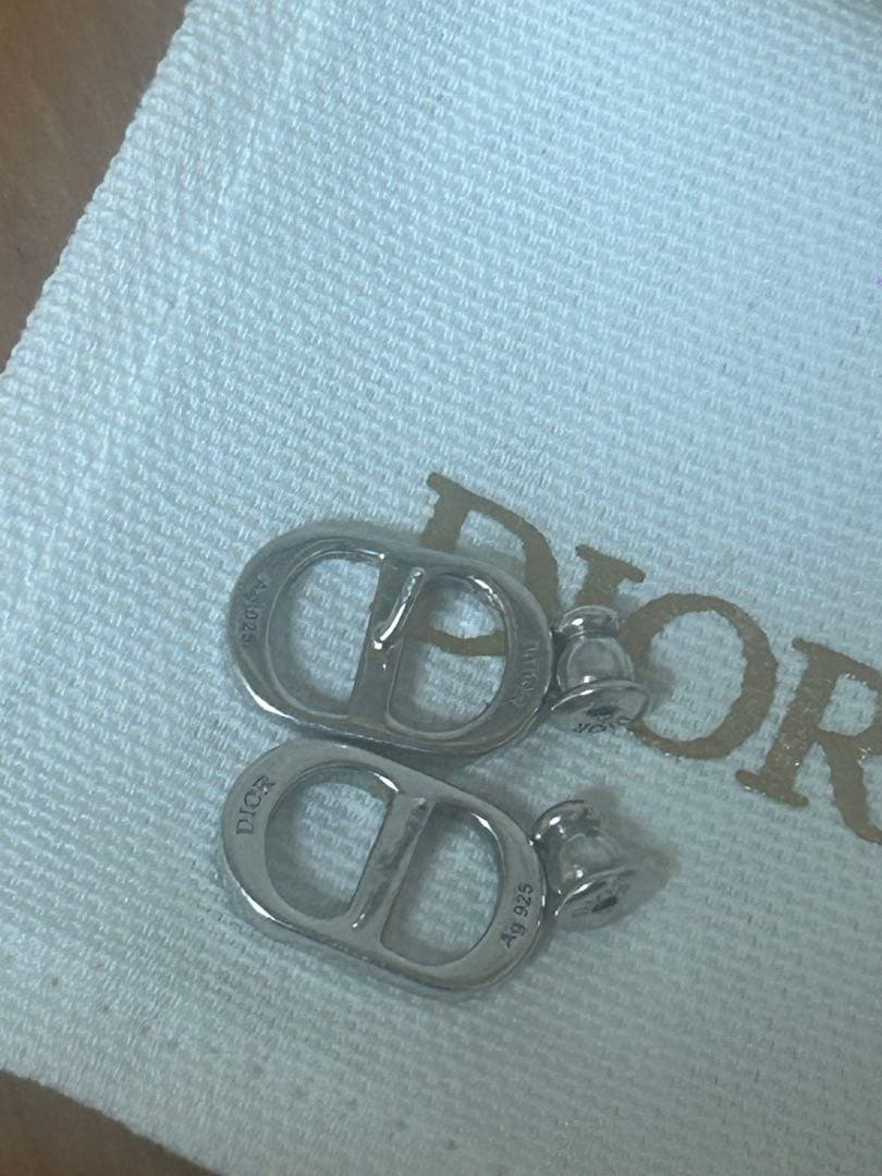 Dior CDロゴ ピアス(両耳用)