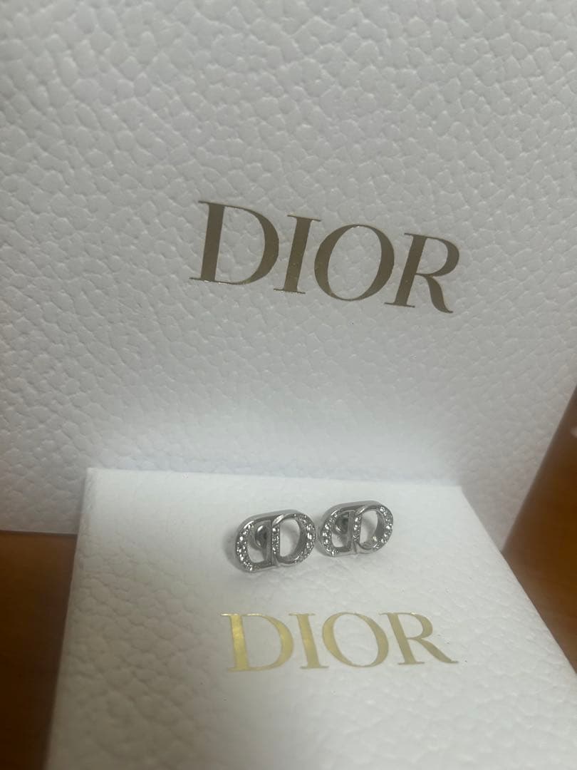 Dior CDロゴ ピアス(両耳用)