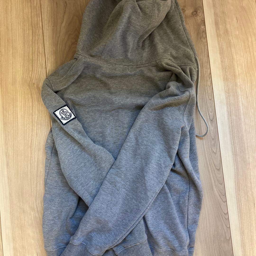 モンクレ　ガムブルー　ジップアップパーカー