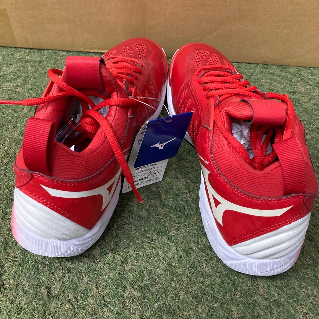 ミズノ　バレーボールシューズ ウェーブモーメンタム レッド　25.5センチ