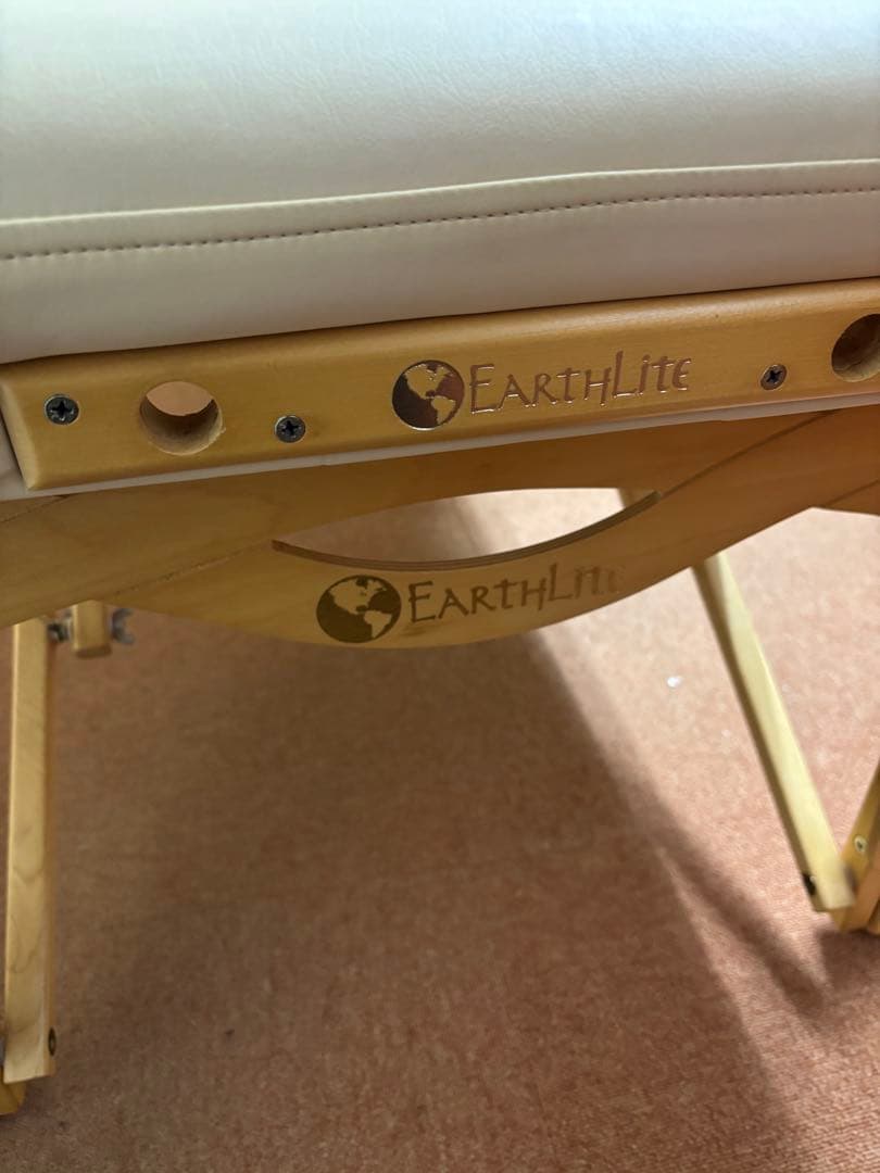 アースライト社製　マッサージベッド