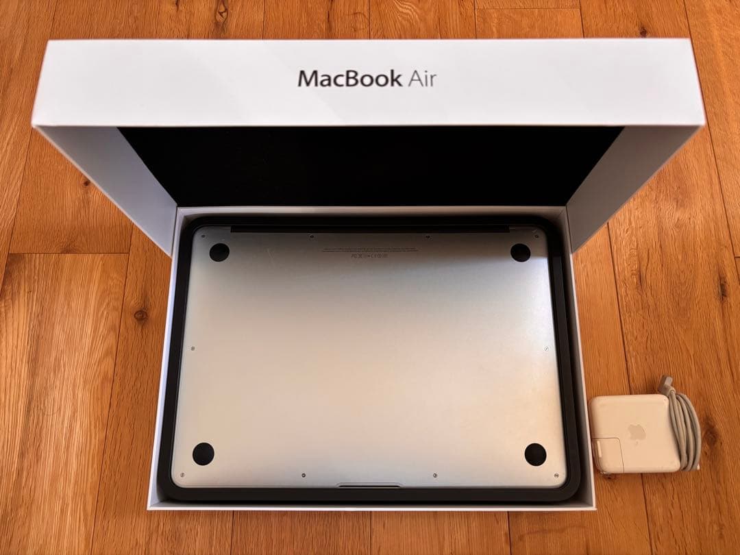 【美品】MacBook Air 13インチ Mid 2012 / 初期化済み