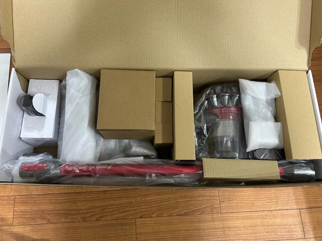 【使用極少】dyson V8 slim 作動良好　【未使用】アクセサリ多数