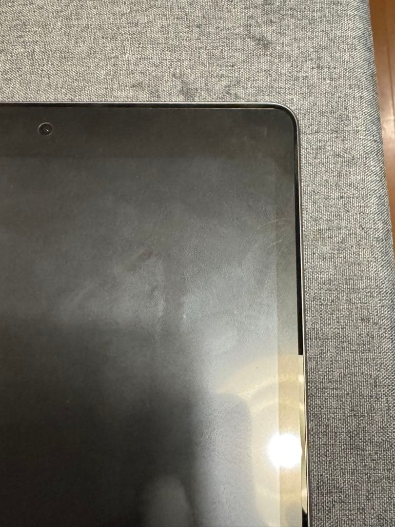 iPad 第9世代 wi-fiモデル 64GB 本体と充電ケーブル　フィルム付き