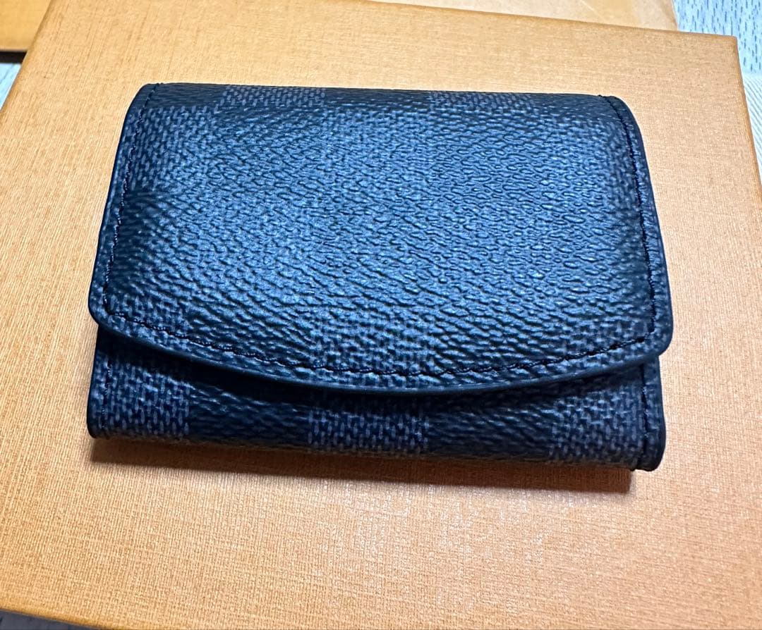 camper LOUIS VUITTON ブトンドゥマンシェット