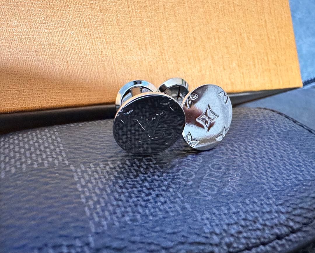 camper LOUIS VUITTON ブトンドゥマンシェット