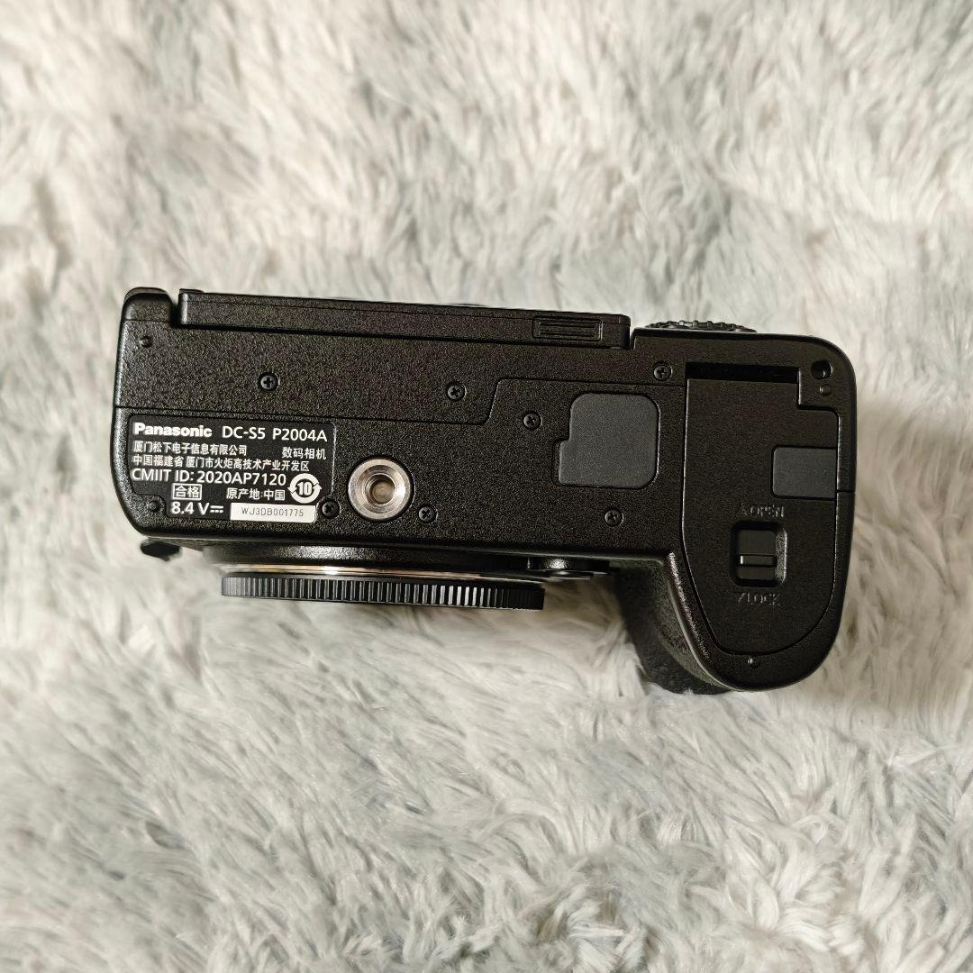 LUMIX S5 ➕ 28-70mm F2.8