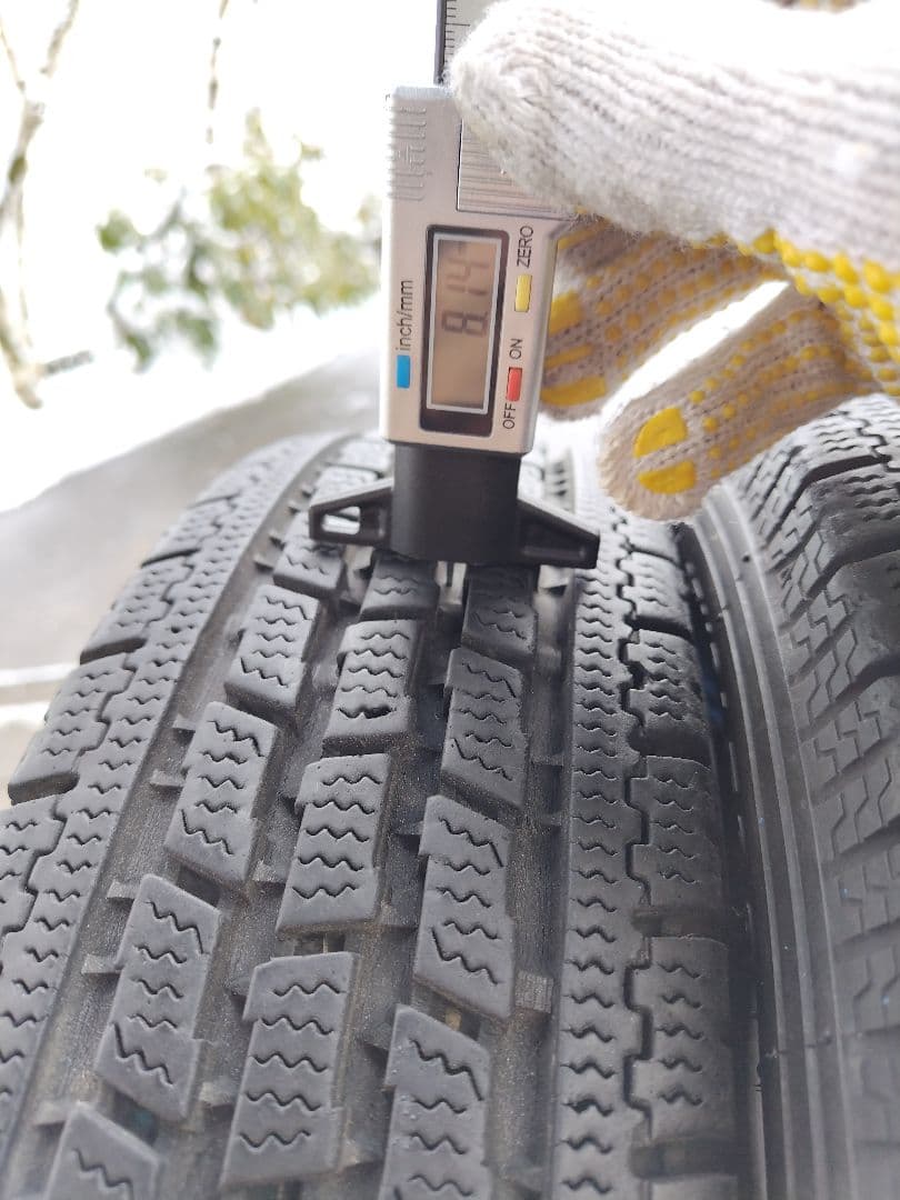 145/80R12・LT【2/2】軽トラ用スタッドレス・鉄ホイール付、２本分割