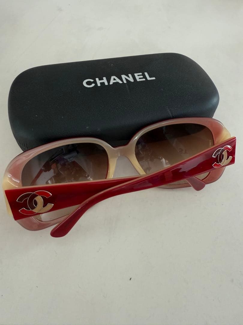 CHANEL レッドサングラス ブラウンレンズ
