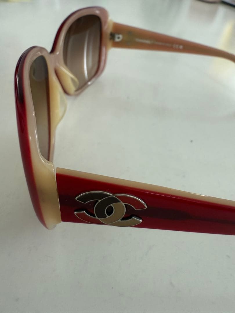 CHANEL レッドサングラス ブラウンレンズ