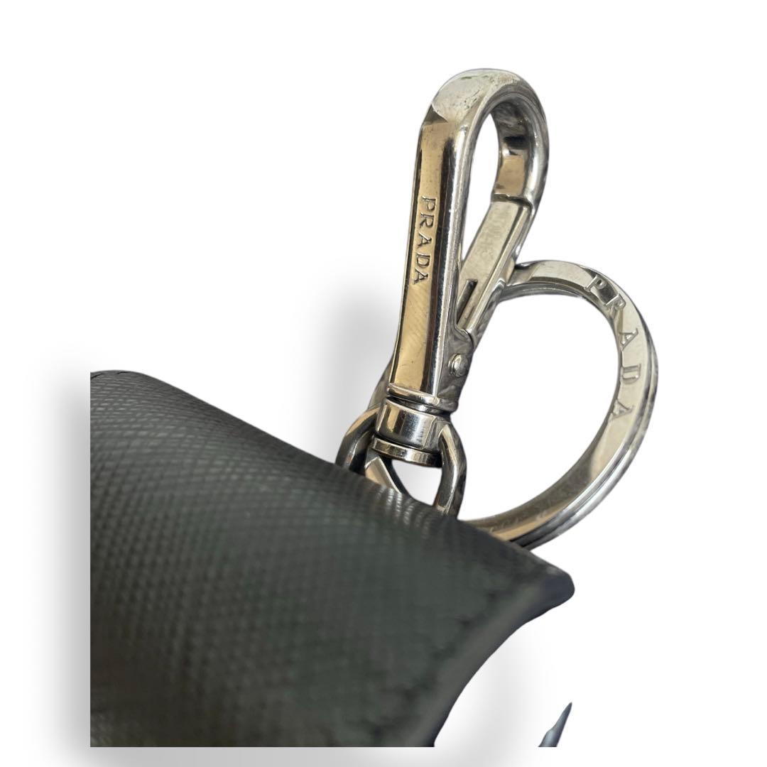 【極美品】プラダ バッグチャーム イヤホンケース 三角ロゴ サフィアーノレザー