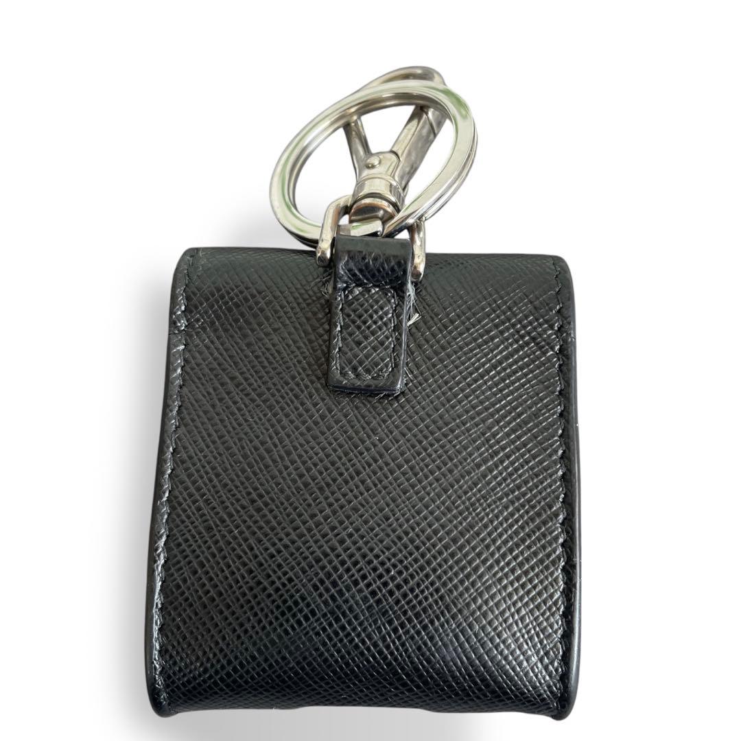 【極美品】プラダ バッグチャーム イヤホンケース 三角ロゴ サフィアーノレザー